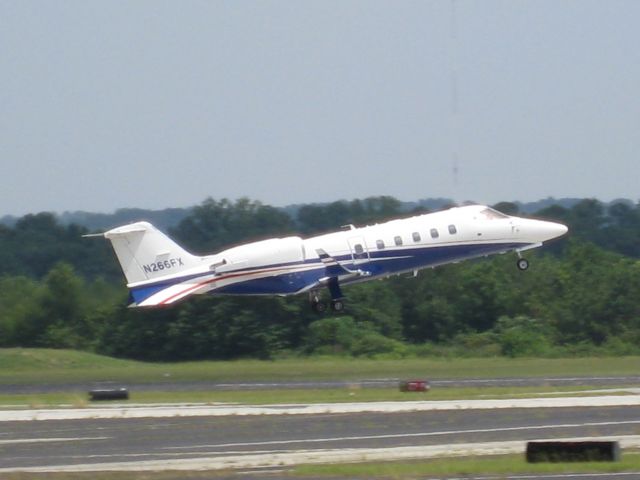 Learjet 60 (N266FX)