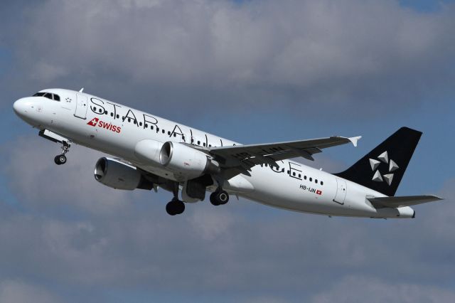 Airbus A320 (HB-IJN) - "Star Alliance" livery