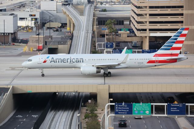 Boeing 757-200 (N203UW)