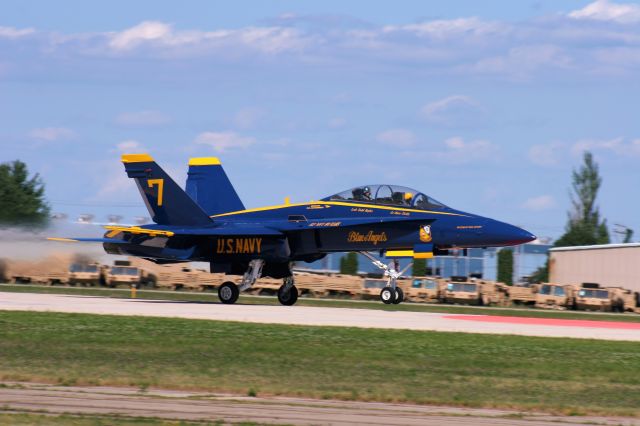 McDonnell Douglas FA-18 Hornet —
