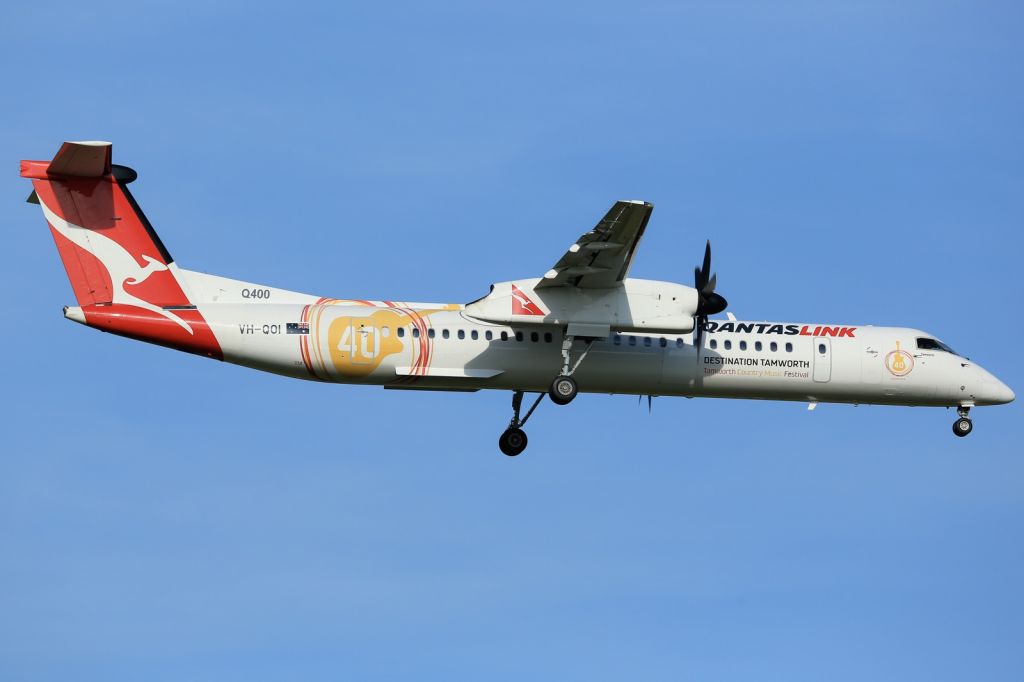 de Havilland Dash 8-400 (VH-QOI)