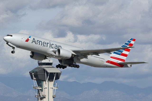 BOEING 777-200LR (N778AN) - Takes off.