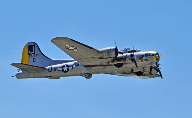 Boeing B-17 Flying Fortress (N390TH)