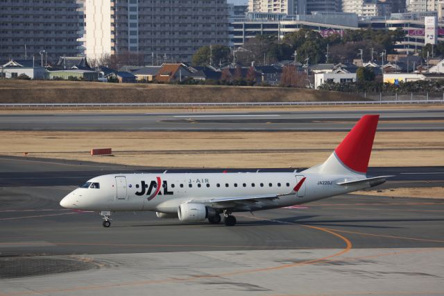 Embraer 170/175 (JA220J)