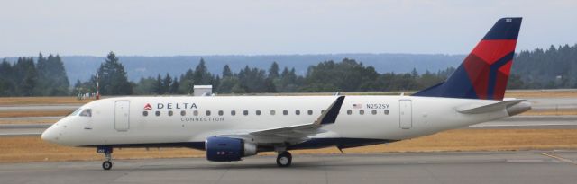 Embraer 175 (N252SY)