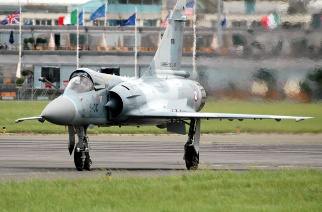 DASSAULT-BREGUET Mirage 2000 —