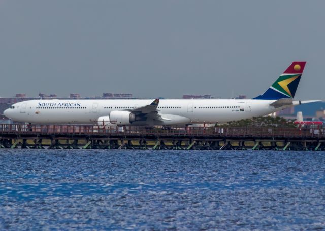 Airbus A340-600 (ZS-SNF)