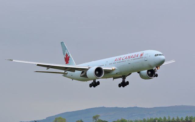 BOEING 777-300 (C-FIVQ) - air canada b777-333er c-fivq diverting to shannon while routing london to toronto 12/5/17.