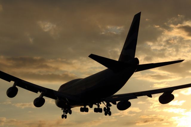 Boeing 747-200 — - Landing on runway 027R at LHR.