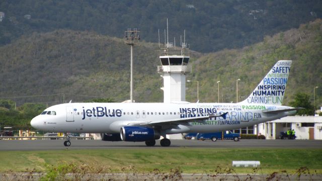 Airbus A320 (N598JB)