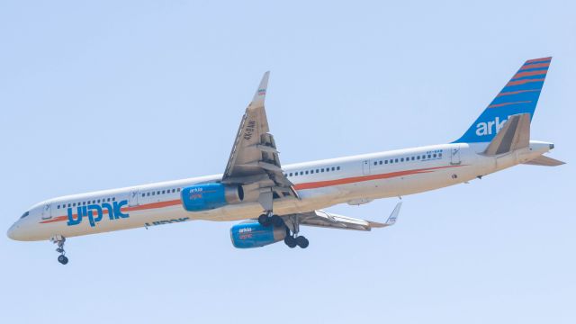 BOEING 757-300 (4X-BAW)