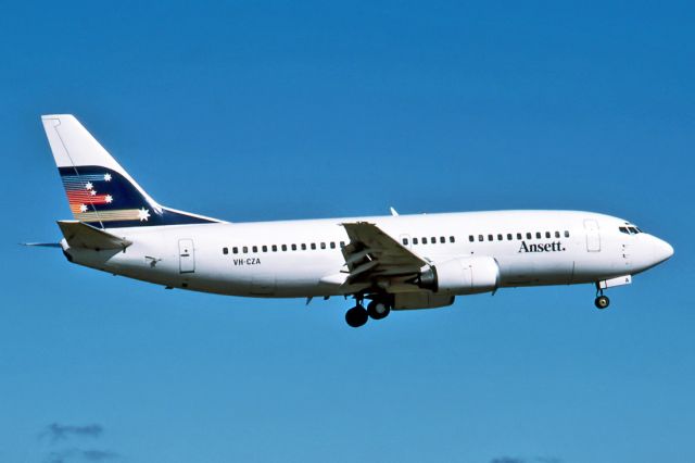 VH-CZA — - ANSETT AIRLINES OF AUSTRALIA - BOEING 737-377 - REG : VH-CZA (CN 23653/1260) - ADELAIDE INTERNATIONAL AIRPORT SA. AUSTRALIA - YPAD (13/2/1989)