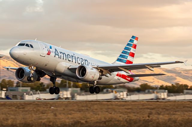 Airbus A319 (N749US)