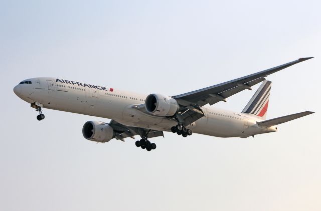 BOEING 777-300 (F-GSQA) - Air France / Boeing 777-328(ER) / MSN 32723 / F-GSQA / MMMX 02/2021