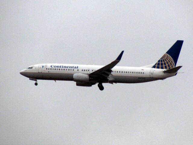 Boeing 737-800 (N37253) - Now United.