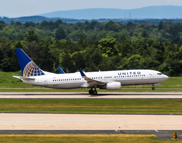 Boeing 737-800 (N35271)