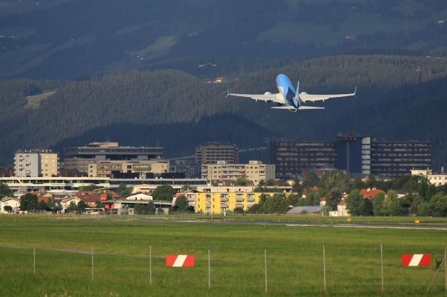 Boeing 737-800 (G-FDZS)