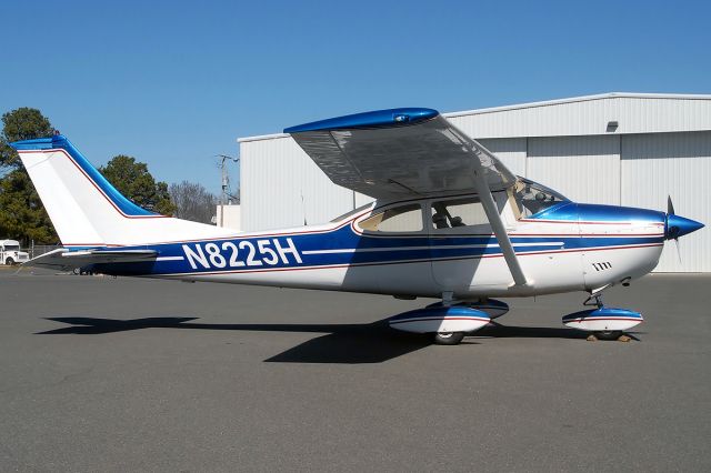 Cessna Skylane (N8225H)