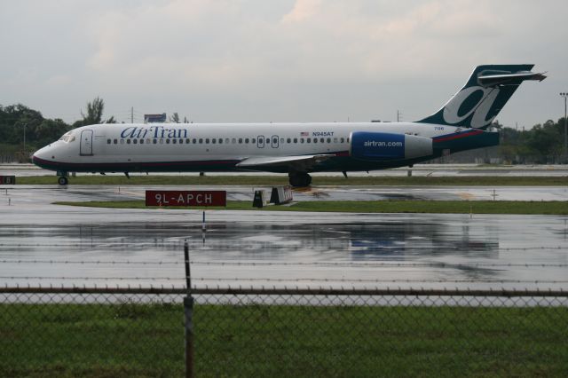 Boeing 717-200 (N945AT)