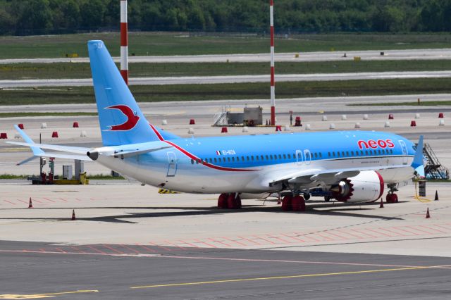 Boeing 737 MAX 8 (EI-RZA)