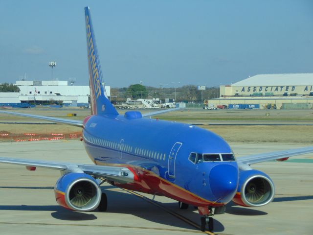 Boeing 737-700 (N269WN) - Southwest Airlines Boeing 737-700 arriving at the gate in Dallas.