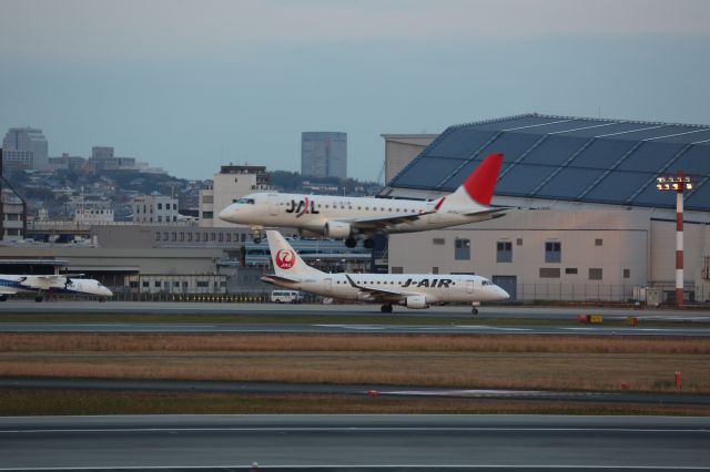 Embraer 170/175 (JA215J)