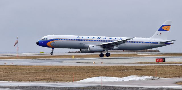 Airbus A321 (D-AIDV) - Lufthansa (Retro livery)