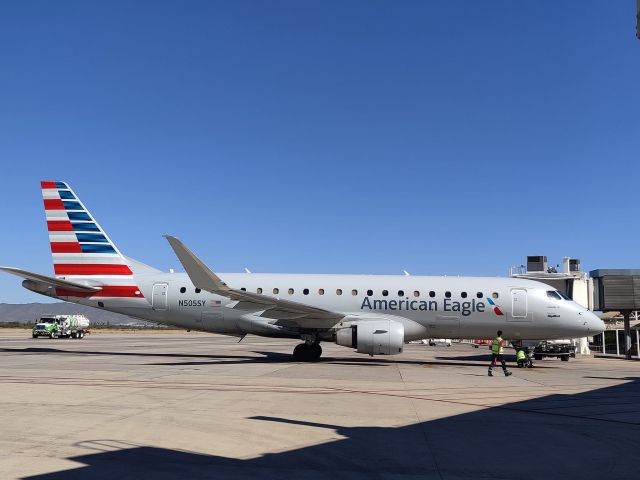 Embraer 175 (N505SY)