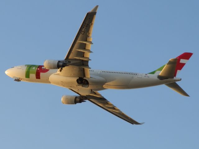 Airbus A330-200 (CS-TOQ)