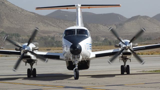 ABQ22 — - Rodando hacia su hangar 