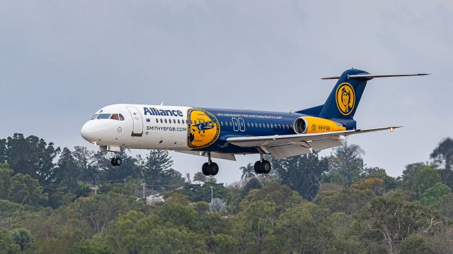 Fokker 100 (VH-FGB)