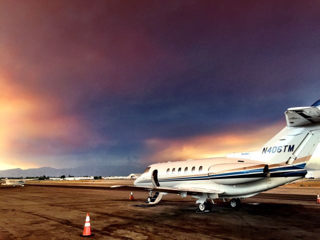 Hawker 800 (N406TM) - At KVNY July 2016. Forest fires in the hills!  