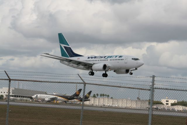 BOEING 737-600 (C-GSWB)
