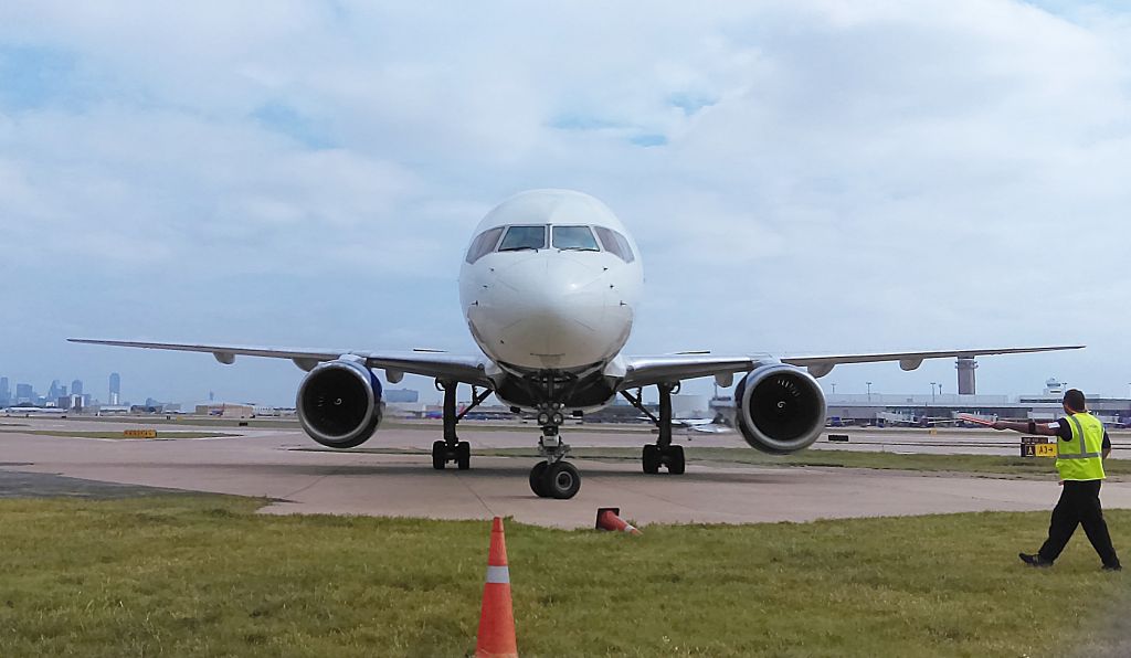 Boeing 757-200 (N650DL) - N650DL @ Associated Air Center KDAL 4/13/16 1620 hrs.