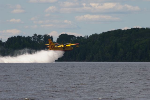 — — - Jétais au lac Lemoyne non loin de CYVO regardant cet avion sentraîner dans le larguage deau en juin 2014.