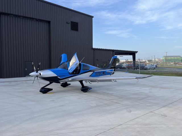 Cirrus SR-22 (N980ML) - Getting ready to fly to Charlotte. 