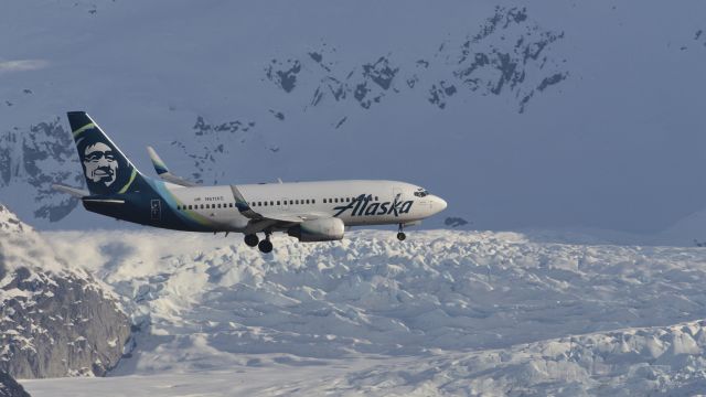 Boeing 737-700 (N611AS) - N611AS on approach to Juneau, with N612AS just a few minutes behind.