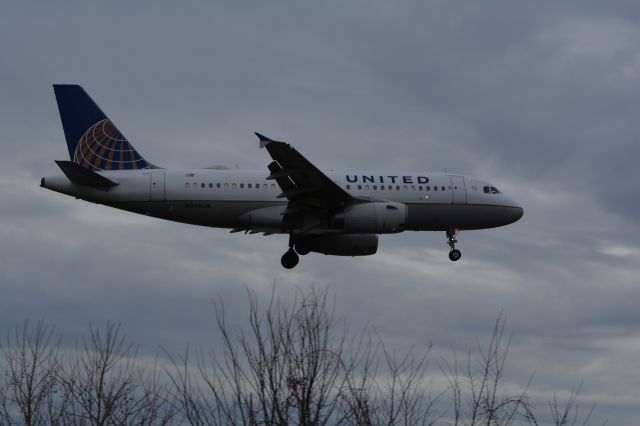 Airbus A319 (N844UA)