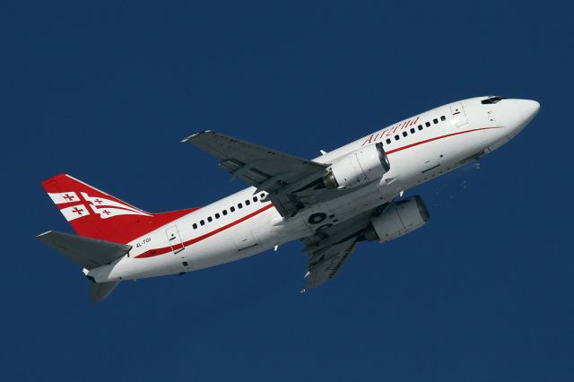 Boeing 737-500 (4L-TGI)