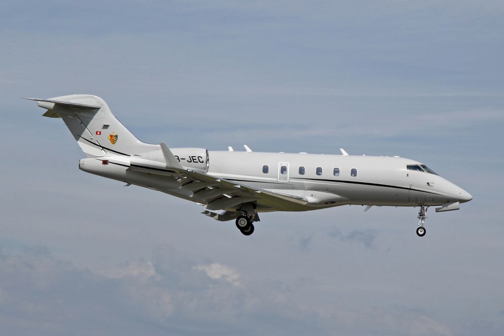 Bombardier Challenger 300 (HB-JEC)