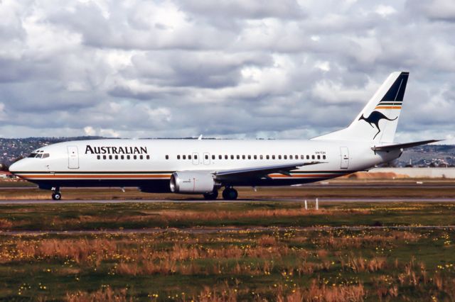 BELL-AGUSTA AB-139 (VH-TJH) - AUSTRALIAN AIRLINES - BOEING 737-476 - REG : VH-TJH (CN 24433/1881) - ADELAIDE INTERNATIONAL AIRPORT SA. AUSTRALIA - YPAD 29/7/1990