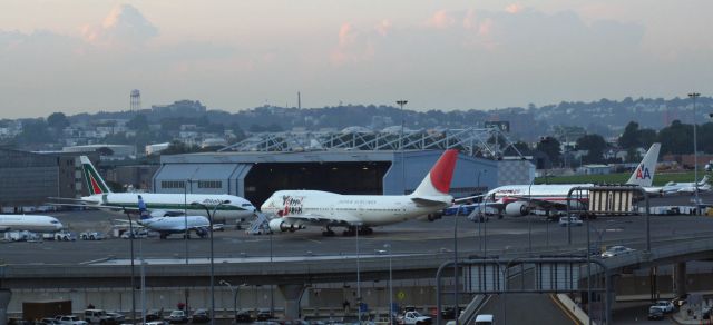 Boeing 747-400 (JA8916) - Several JFK weather diversions to BOS in 2008.