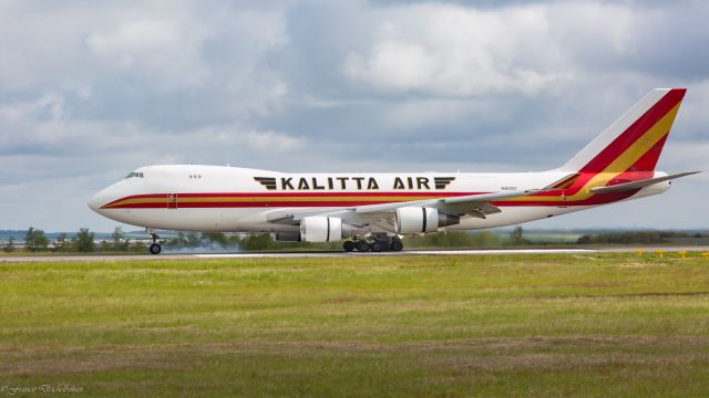 Boeing 747-200 (N402KZ)