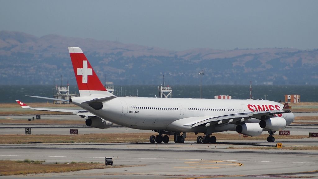 Airbus A340-300 (HB-JMC)