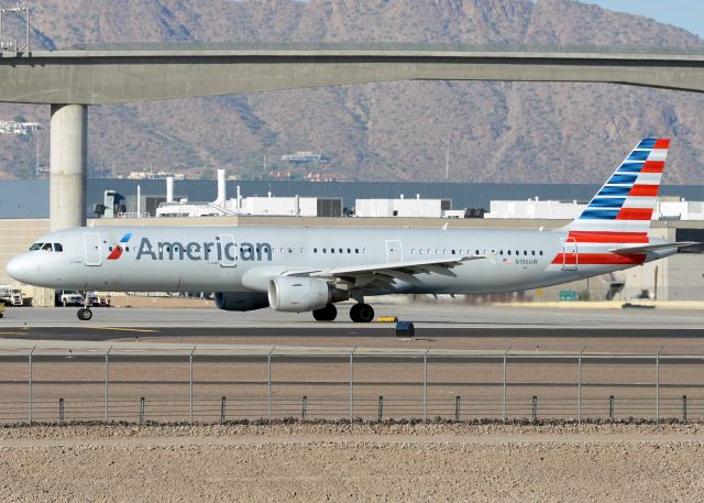 Airbus A321 (N196UW)