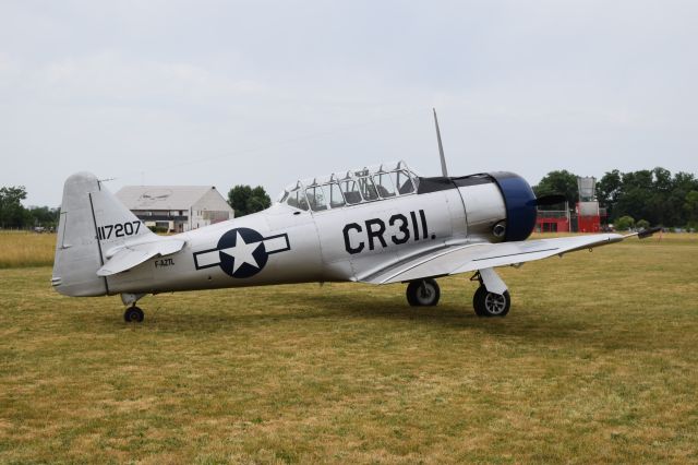 North American T-6 Texan (F-AZTL) - T-6 sur le terrain de Corbas France