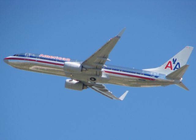 Boeing 737-800 (N853NN) - At DFW.