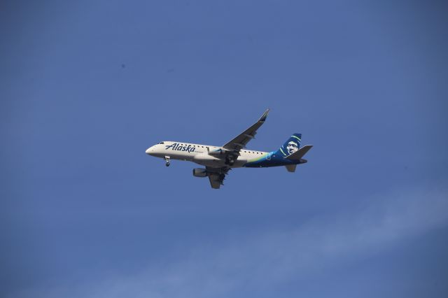 EMBRAER 175 (long wing) (N632QX)