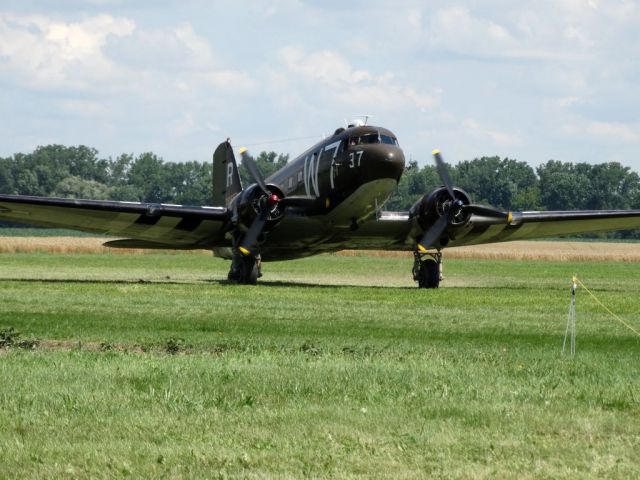 Douglas DC-3 (N345AB)