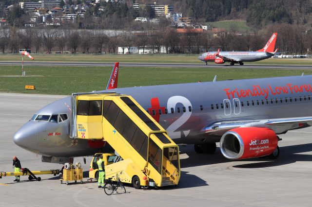 Boeing 737-800 (G-JZBJ)